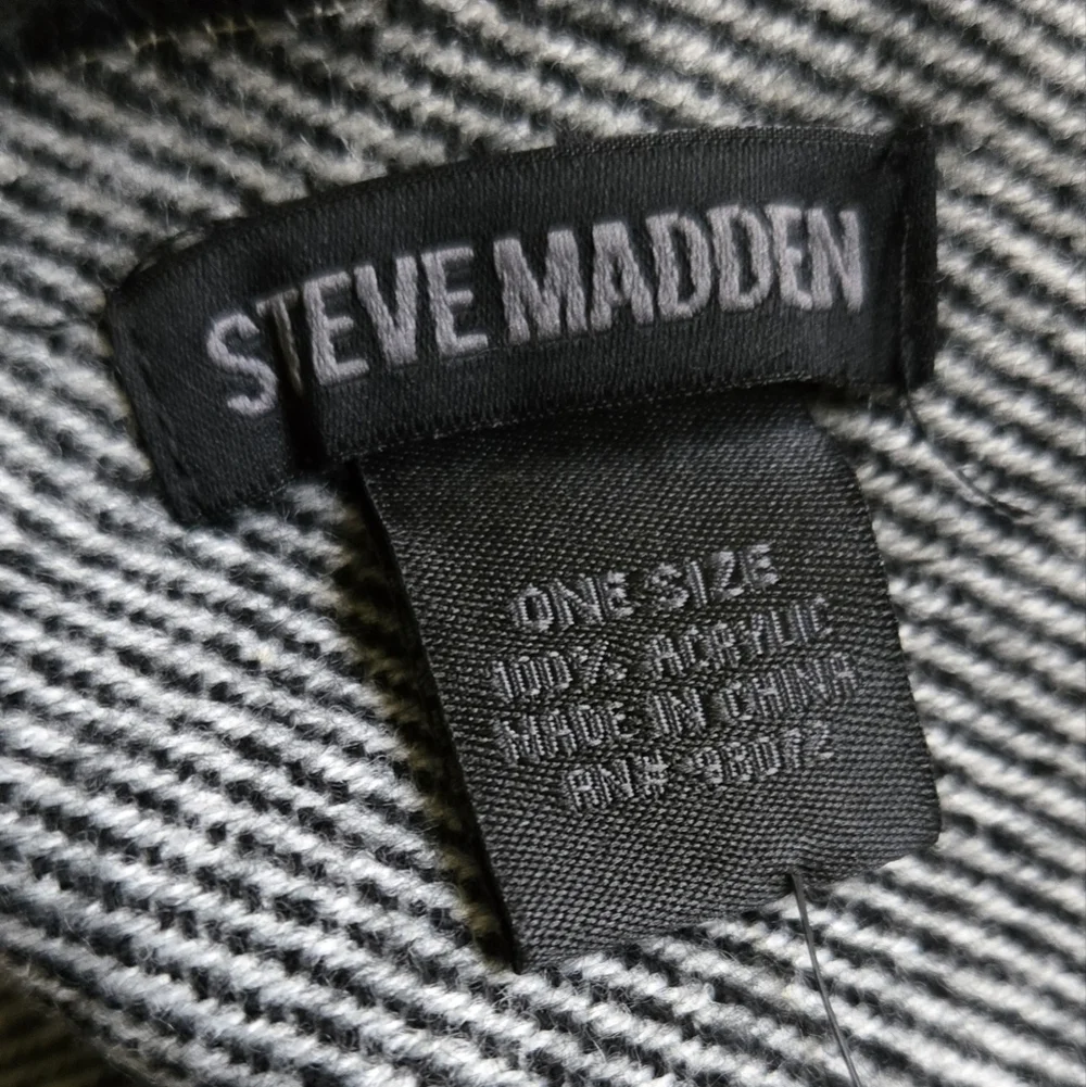 Steve Madden Wide Plaid Scarf Black & White NWT New Cozycore